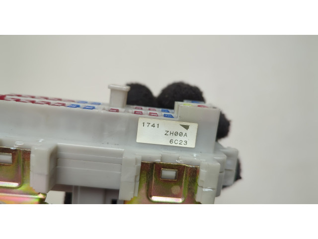 Блок предохранителей  Infiniti QX56 2004-2010         