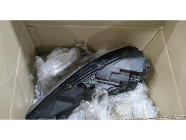 Фара передняя  Audi A4 (B9) 2015-2020 правая 