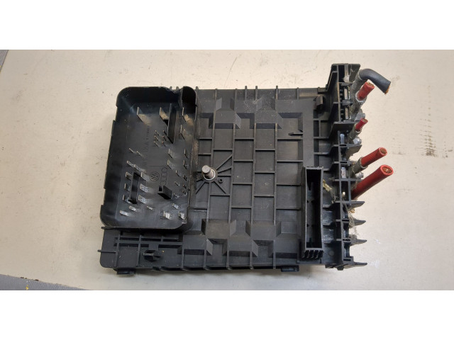 Блок предохранителей  Skoda Octavia (A5) 2004-2013         