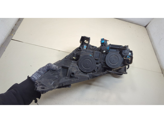 Фара передняя  Peugeot 5008 2009-2016 правая 