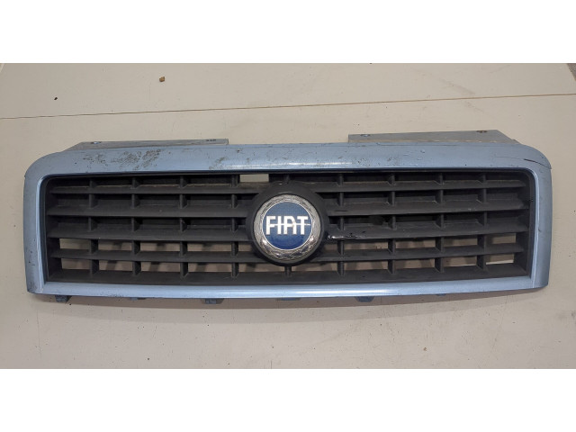 Решетка радиатора  Fiat Doblo 2005-2010          735418095, 735418096