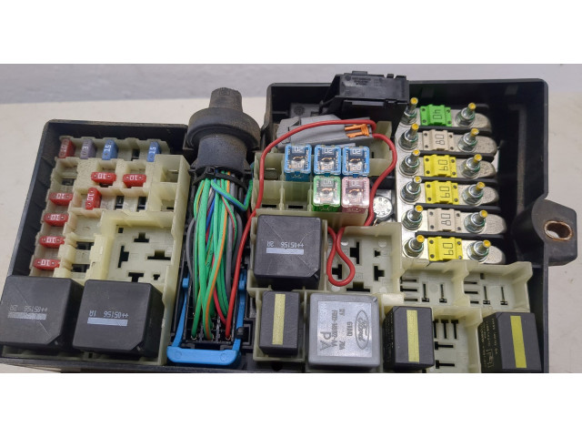 Блок предохранителей  Ford Focus 2 2005-2008         