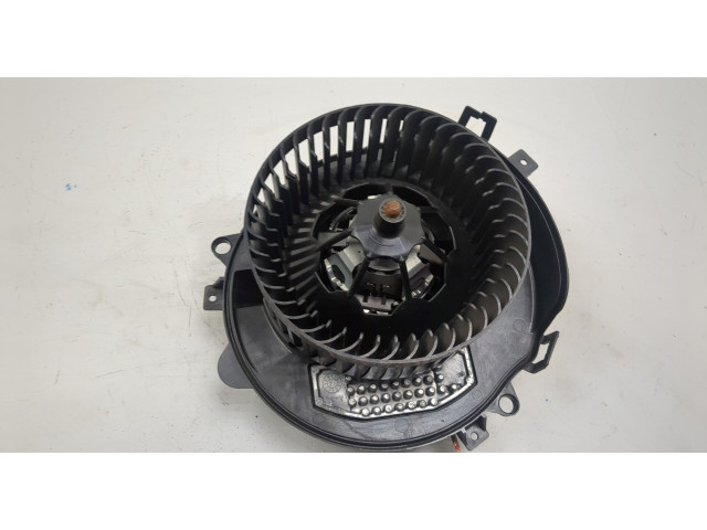 Моторчик печки  Volkswagen Passat 8 2015-        