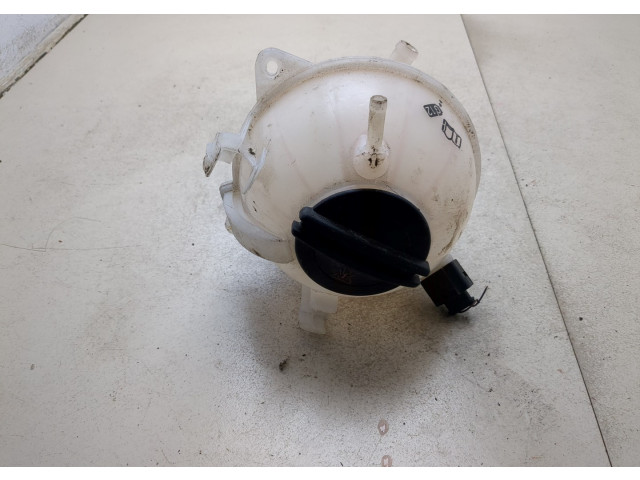 Бачок расширительный  Audi Q3 2011-2018 1K0121407A   