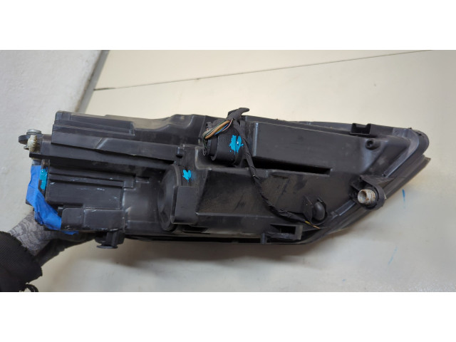 Фара передняя  Volkswagen Jetta 6 2010-2018 правая 