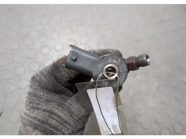 Форсунка топливная Volvo S80 2006-2016 0445110251