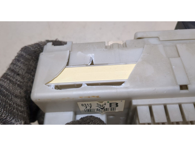 Блок предохранителей Lexus GX 2002-2009 03153B04