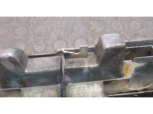 Решетка радиатора Mitsubishi Pajero 1990-2000