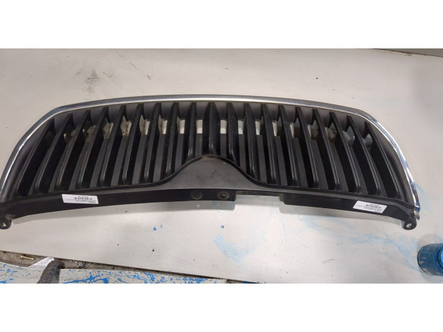 Решетка радиатора  Skoda SuperB 2008-2015          3T0853668A