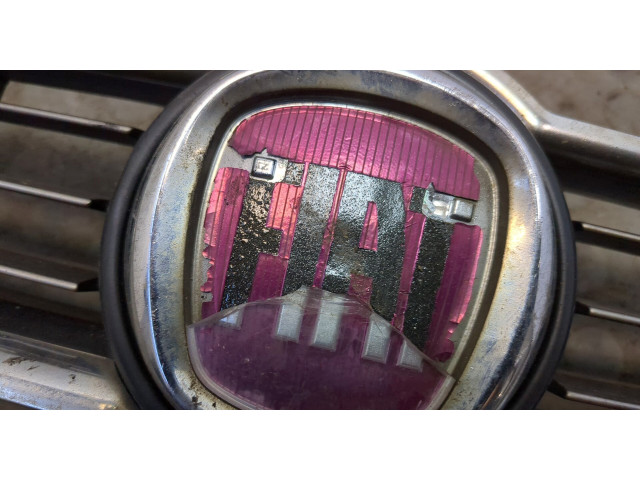 Решетка радиатора  Fiat Bravo 2007-2010          1.9 