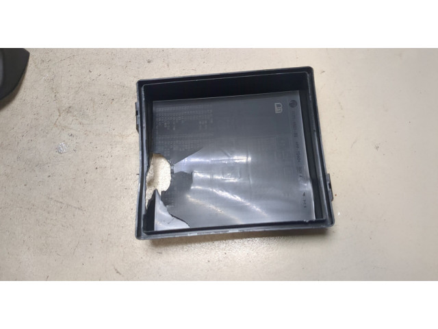 Крышка блока предохранителей  Chevrolet Camaro 2018-         