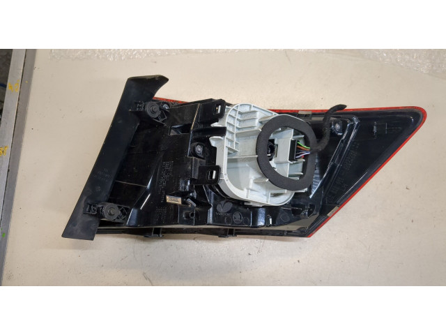 Задний фонарь          