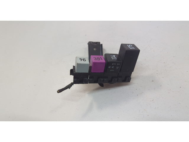 Блок реле Volkswagen Transporter 4 1991-2003