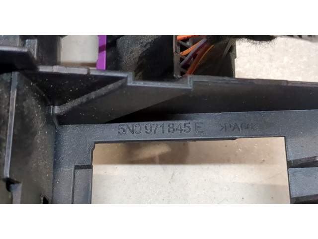 Блок предохранителей  Audi Q3 2014-2018         