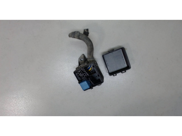 Блок реле  Lexus LS460 2006-2012      8266250170    4.6