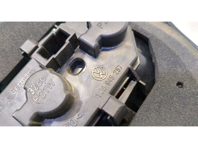 Задний фонарь          