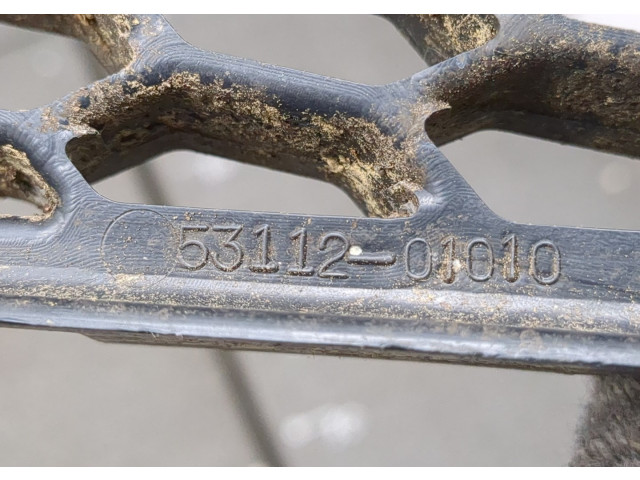 Решетка радиатора  Pontiac Vibe 1 2002-2008          5311201010