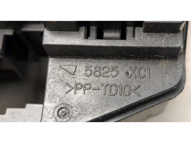 Блок предохранителей  Toyota Corolla E15 2006-2013      8274112110   