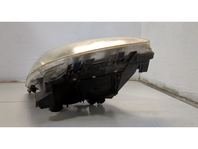 Фара передняя  Toyota Prius 2003-2009 правая 