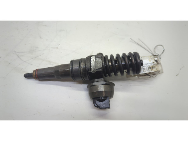 Форсунка топливная Volkswagen Golf 5 2003-2009 038130073BN