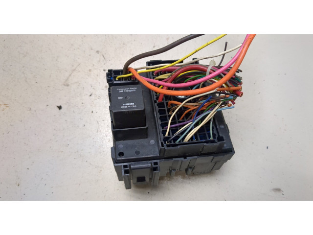 Блок предохранителей Chevrolet Tahoe 1999-2006 15770992