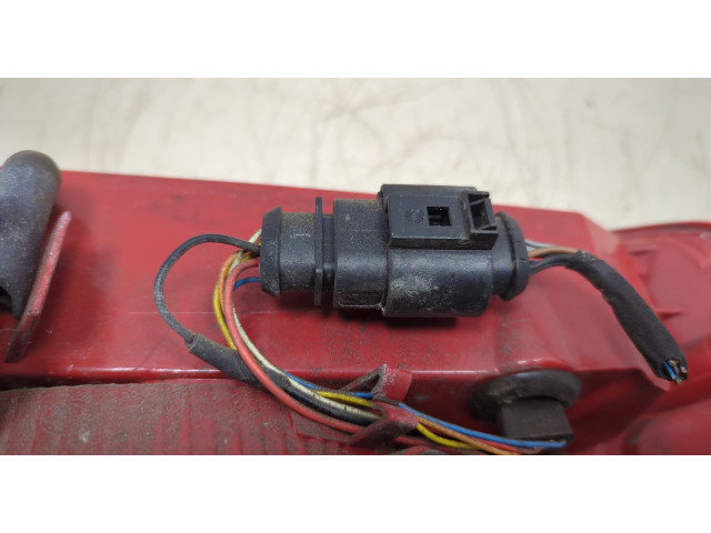 Задний фонарь 8T8945095D