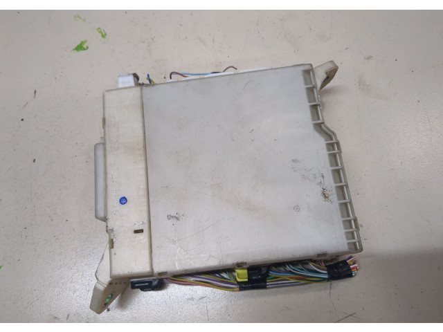 Блок предохранителей Lexus IS 2005-2013 8273053050 2.2