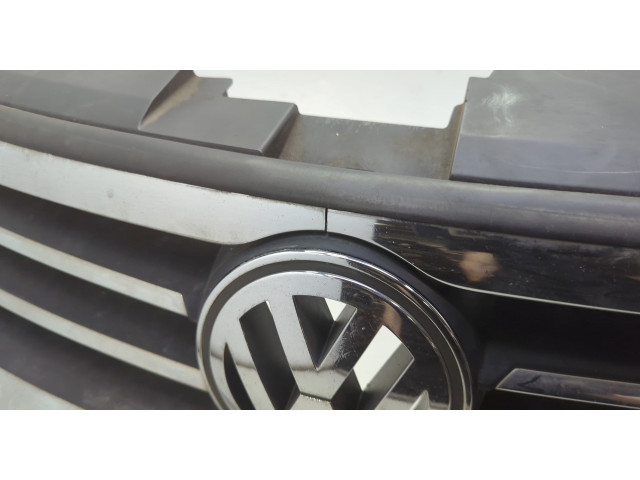 Решетка радиатора  Volkswagen Passat CC 2008-2012          3C8853651