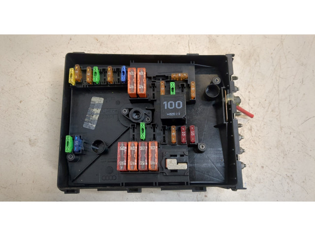 Блок предохранителей Skoda Octavia (A5) 2004-2013