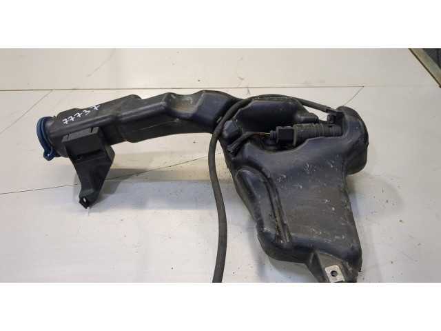 Бачок омывателя  Mercedes C W204 2007-2013      2.1