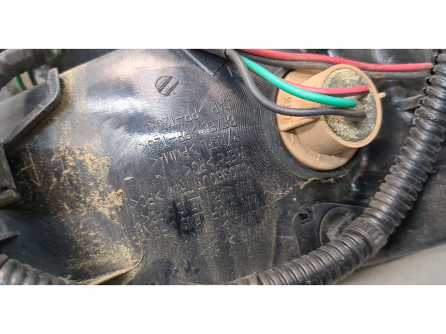 Задний фонарь          