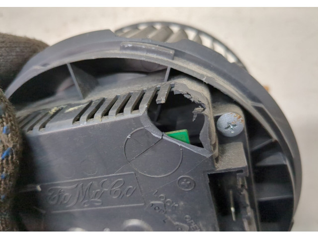 Моторчик печки  Volvo V50 2004-2007        