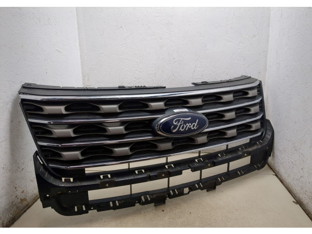 Решетка радиатора  Ford Explorer 2015-2019          FB5Z8200AC