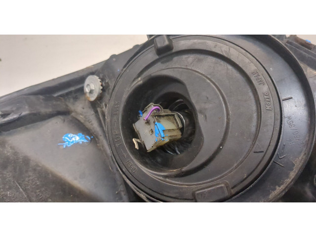 Фара передняя  Toyota Prius 2003-2009 правая 