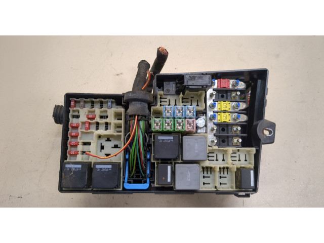 Блок предохранителей  Ford Focus 2 2005-2008      6M5T14K733ECC   