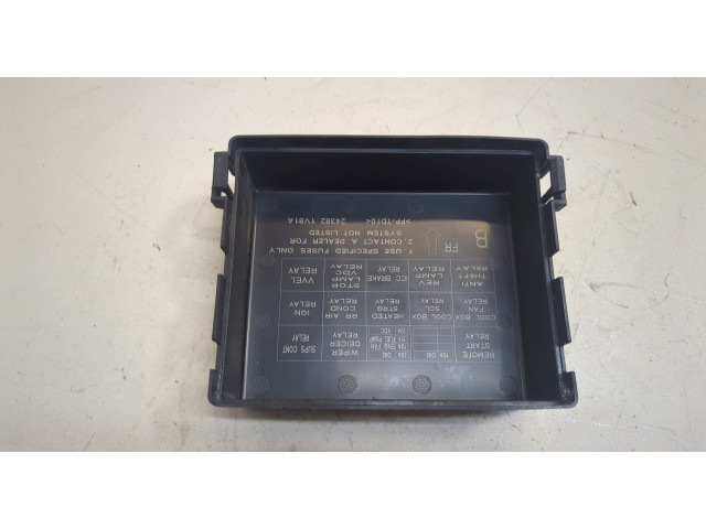 Крышка блока предохранителей Infiniti QX56 2010-2013 8243821V81A
