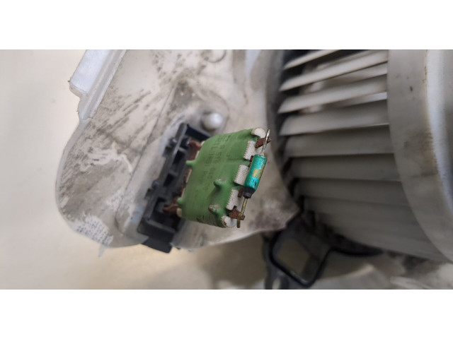 Моторчик печки  Peugeot Partner 2008-2012         