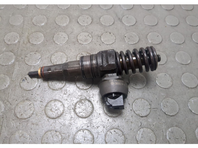 Форсунка топливная Skoda Octavia (A5) 2004-2013 038130073AG