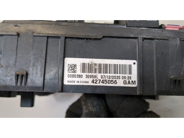 Блок предохранителей  Chevrolet Trailblazer 2020-2022      42745056   