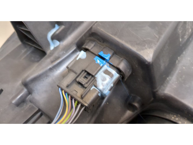 Фара передняя  Ford Escape 2019-2022 правая 