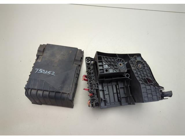 Блок предохранителей Skoda Octavia (A5) 2004-2013