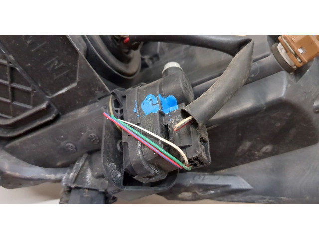 Фара передняя Toyota Auris E15 2006-2012 правая