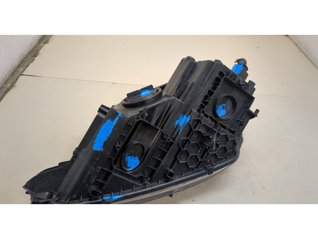 Фара передняя  Skoda Yeti 2013-2018 правая 