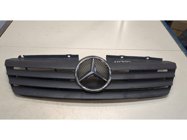 Решетка радиатора  Mercedes Vaneo          
