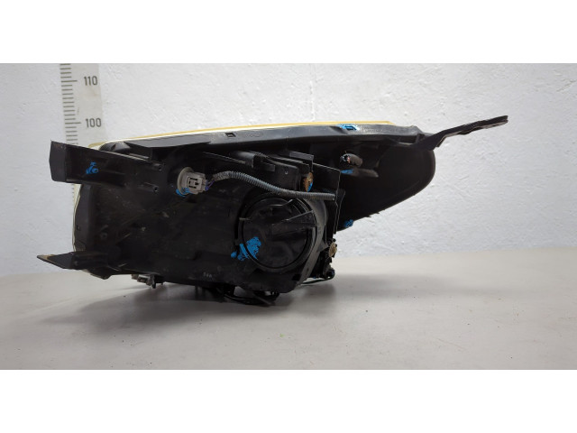 Фара передняя  Toyota iQ правая 