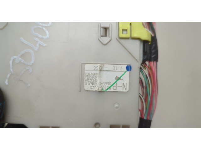 Блок предохранителей  Lexus IS 2005-2016      9273013023   