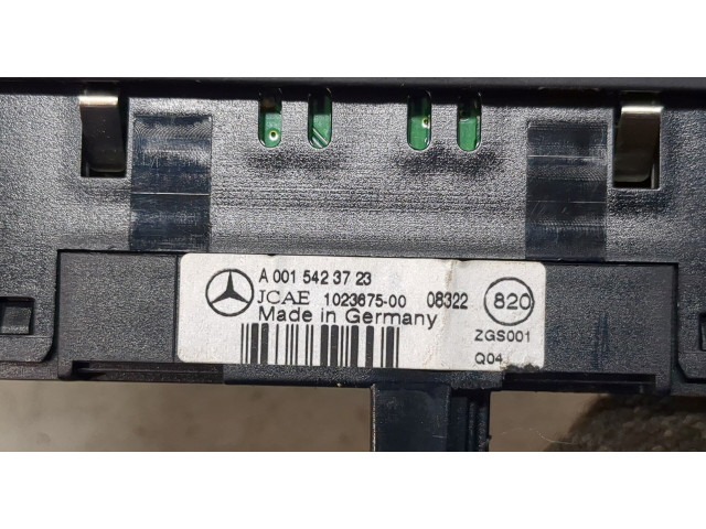 Дисплей бортового компьютера  Mercedes CLS C219 2004-2010        