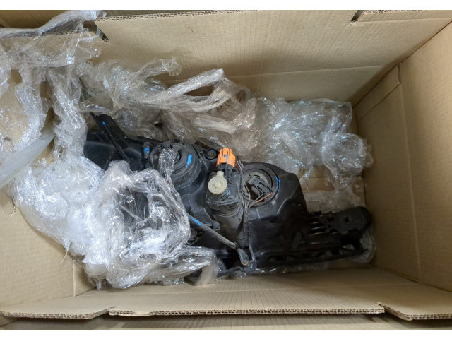 Фара передняя  Mazda 3 (BK) 2003-2009 левая 