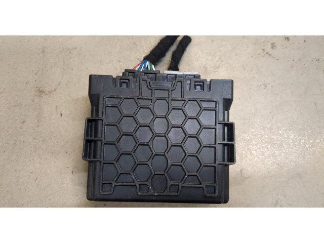 Блок комфорта  Chevrolet Camaro 2018-      13598293  