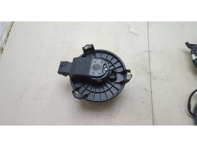 Моторчик печки  Ford Fusion 2017-2020 USA 2727008220    2727008220   